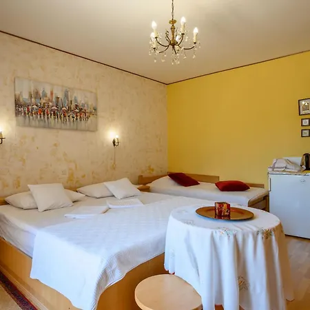Marta Guest house