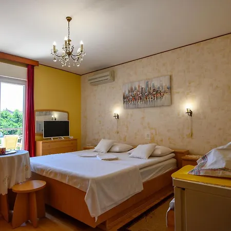 Guest house Marta 3*